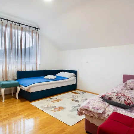 Green Hills City View Apartment *
