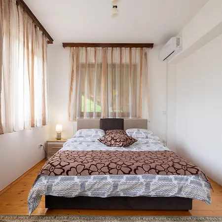 Green Hills City View Apartment